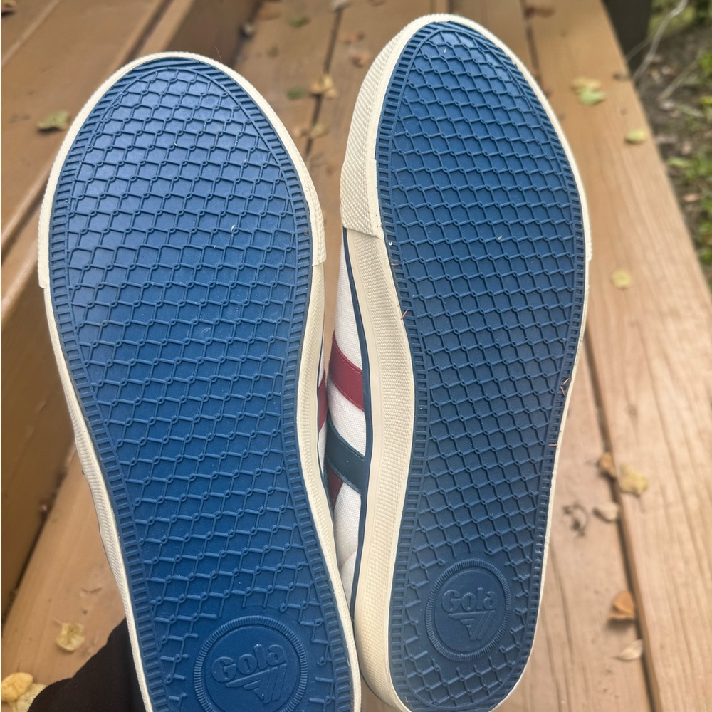 NWT Gola White Athletic Shoes with Red and Blue Stripes size 9/10 - Picture 2 of 4